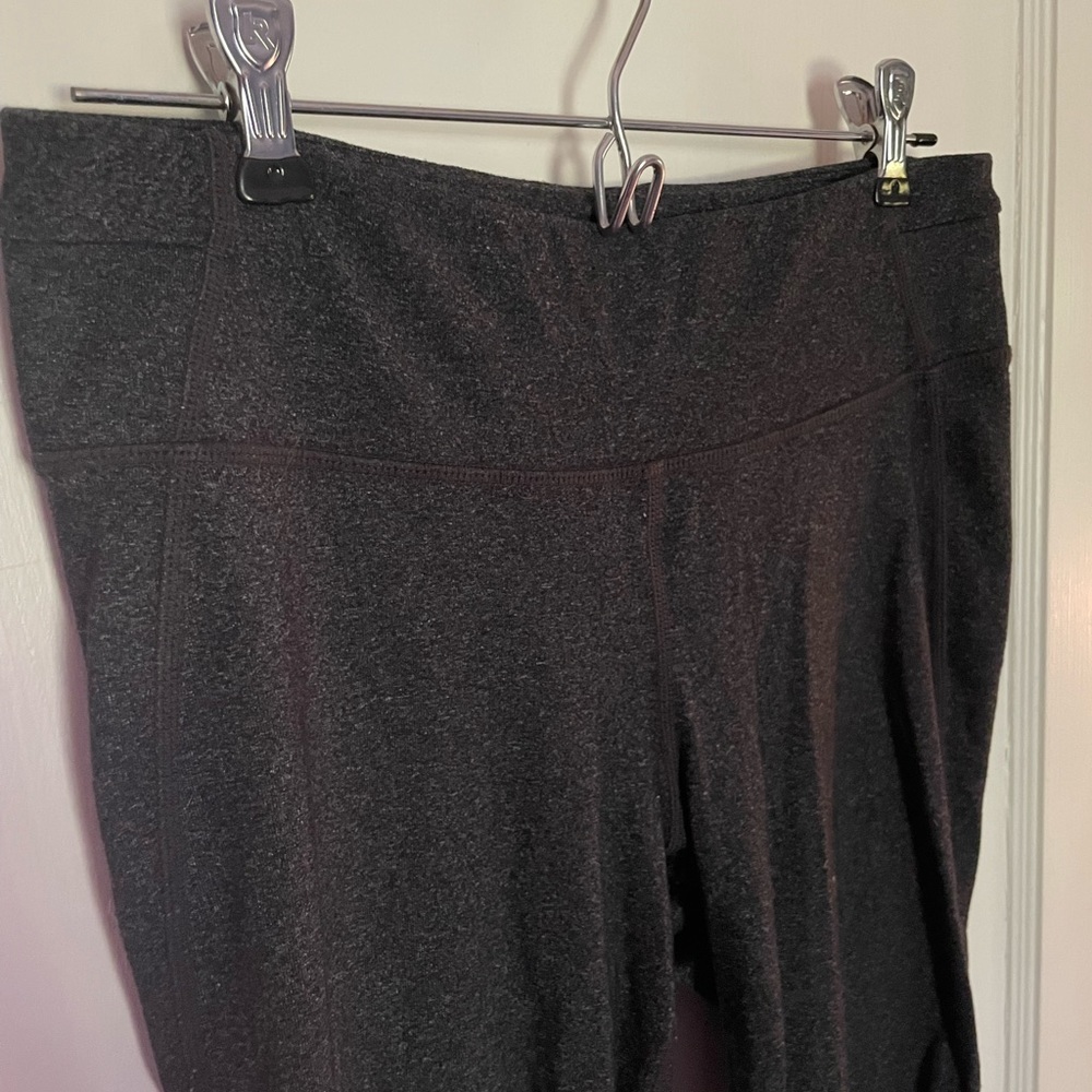 Gap Fit grey workout leggings.